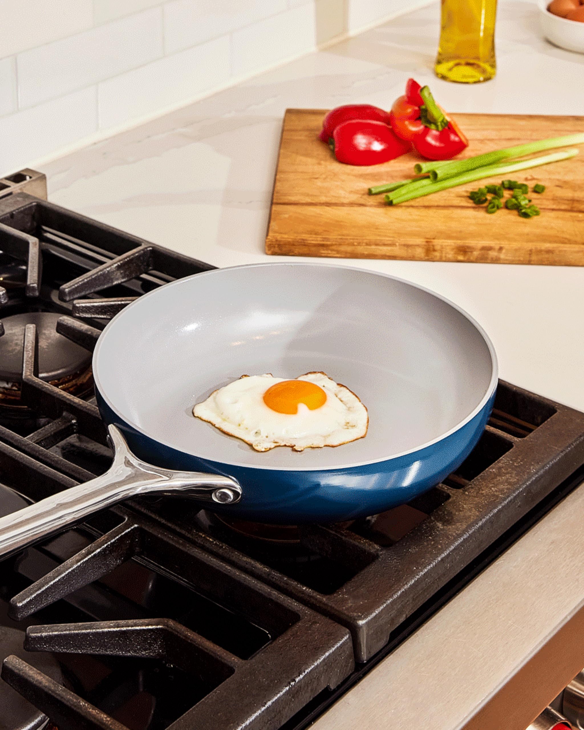 Duo Poêle et Sauteuse Caraway — 26,7 cm et 30,5 cm — Revêtement céramique non toxique — Crème