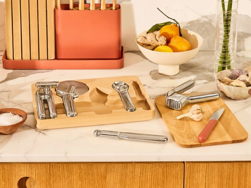 Kitchen Gadget Set Caraway – 5 pièces en inox avec range-ustensiles en bouleau